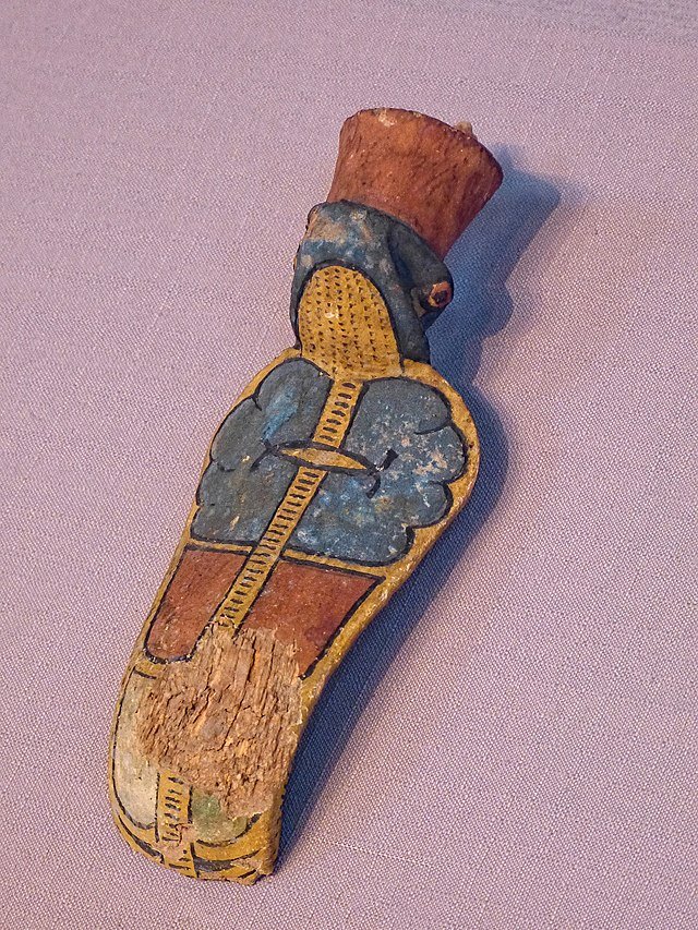 Patung Wadjet dari kayu