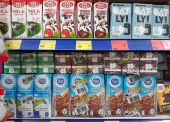 Kumpulan Karton Susu di Sebuah Supermarket di Hongkong