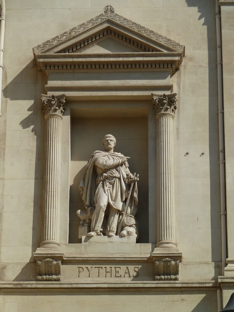 Patung Pytheas di Kota Marseille